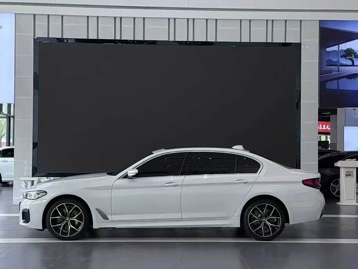 Фото 3 - BMW 5 Series