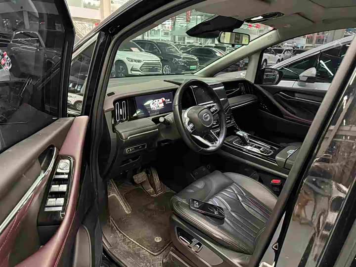 Фото 2 - GAC Trumpchi M8