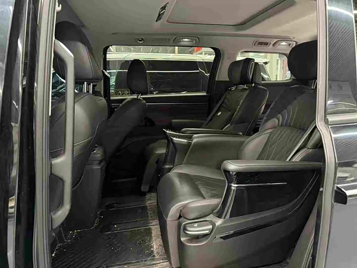 Фото 3 - GAC Trumpchi M8