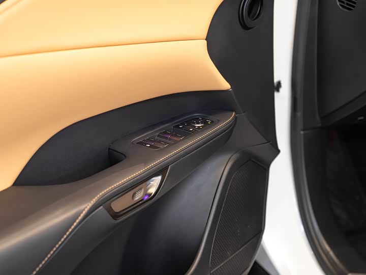 Фото 19 - Lexus RX Hybrid