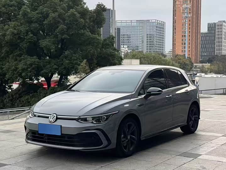 Фото 1 - Volkswagen Golf