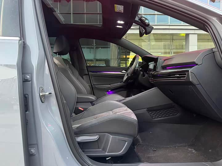 Фото 10 - Volkswagen Golf