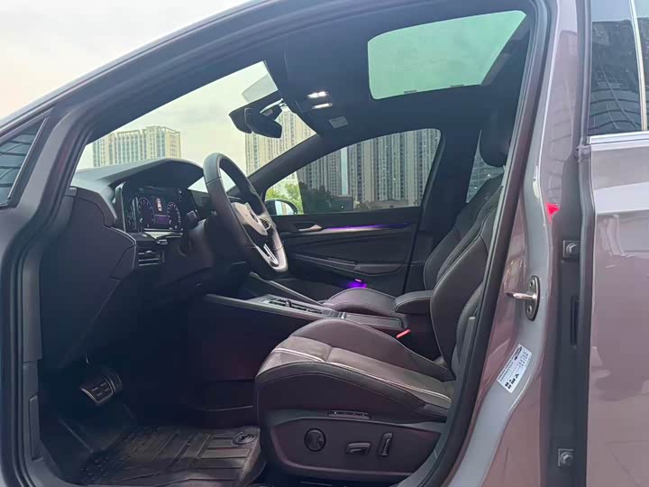 Фото 13 - Volkswagen Golf