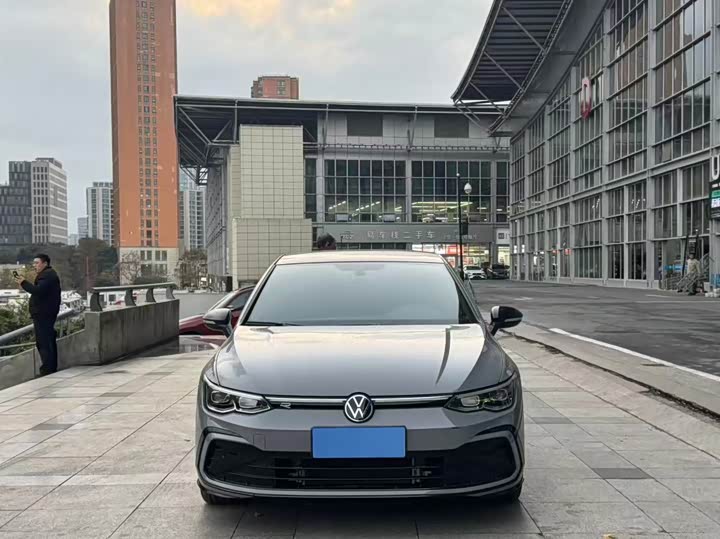 Фото 3 - Volkswagen Golf