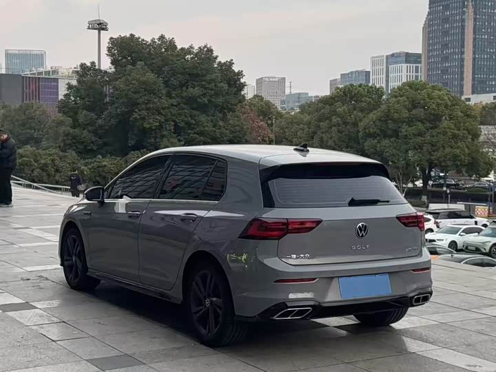 Фото 5 - Volkswagen Golf