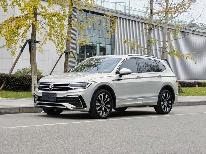 Фото 1 - Volkswagen Tiguan L Pro