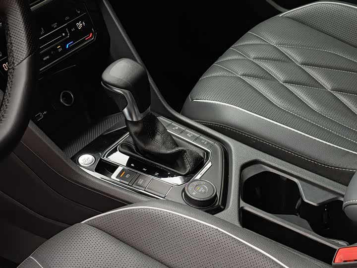 Фото 14 - Volkswagen Tiguan L Pro