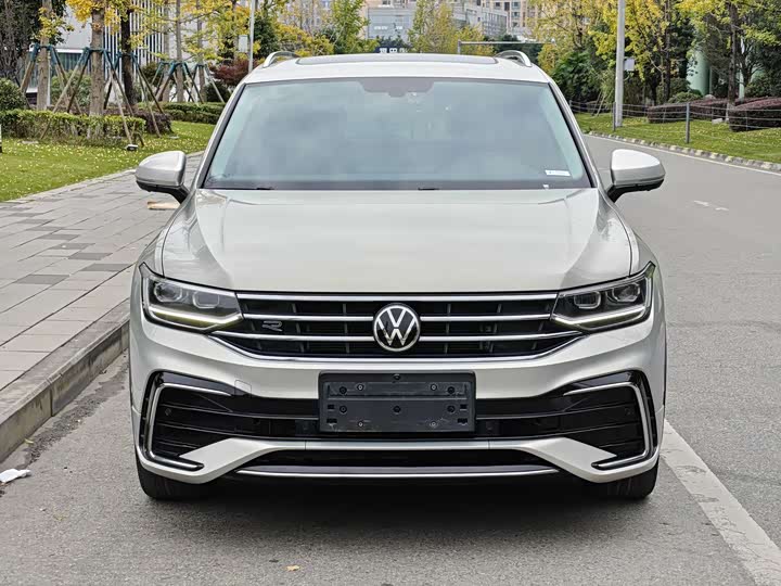 Фото 2 - Volkswagen Tiguan L Pro