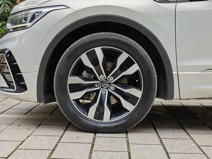 Фото 5 - Volkswagen Tiguan L Pro