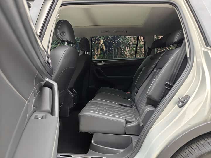 Фото 7 - Volkswagen Tiguan L Pro