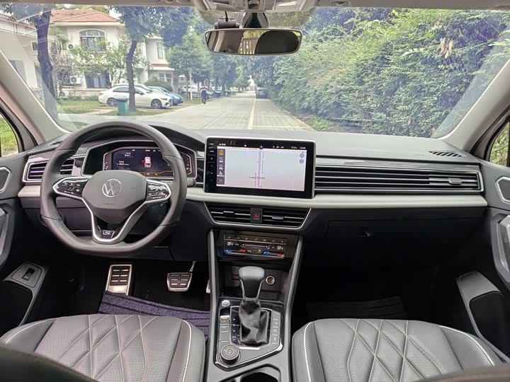 Фото 8 - Volkswagen Tiguan L Pro