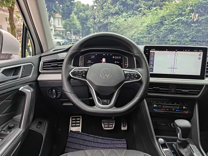 Фото 9 - Volkswagen Tiguan L Pro