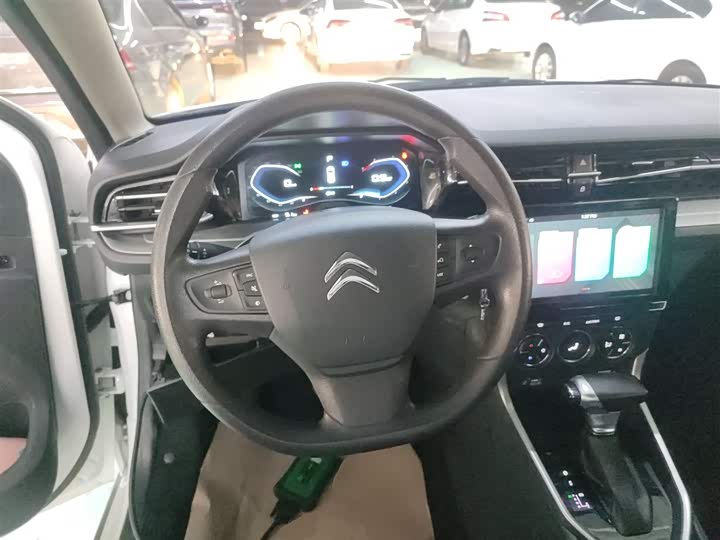 Фото 3 - Citroen C3-XR