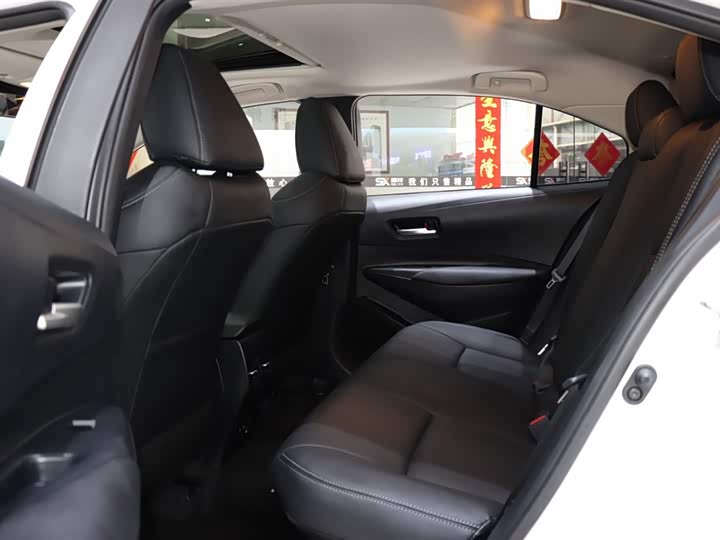 Фото 10 - Toyota Corolla