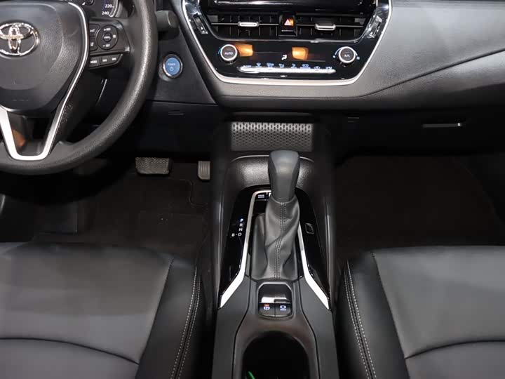 Фото 14 - Toyota Corolla