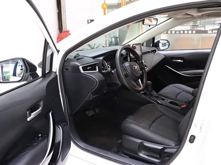 Фото 9 - Toyota Corolla