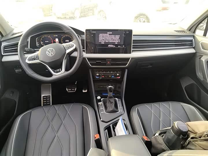 Фото 10 - Volkswagen Tiguan L Pro