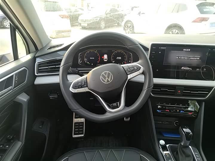 Фото 11 - Volkswagen Tiguan L Pro