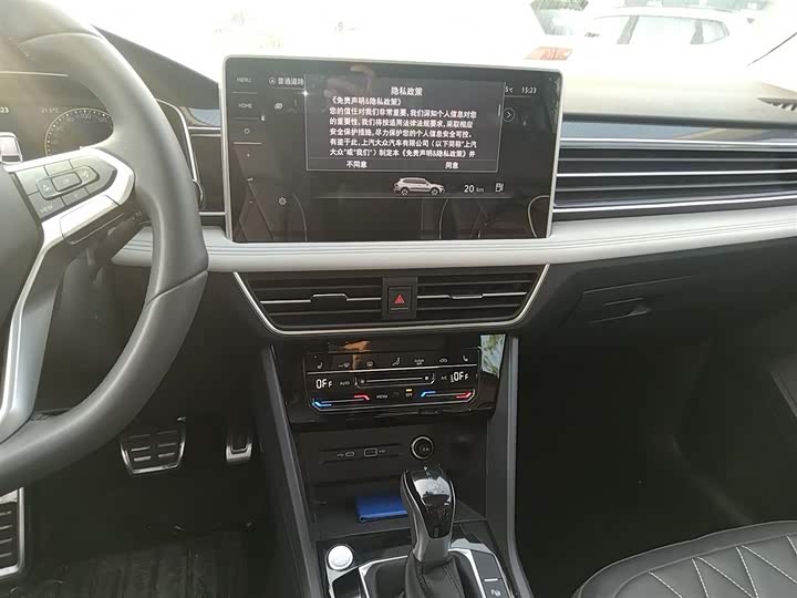 Фото 13 - Volkswagen Tiguan L Pro