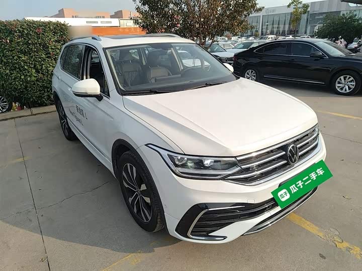 Фото 4 - Volkswagen Tiguan L Pro