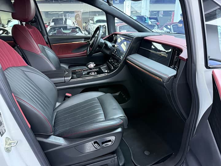 Фото 12 - GAC Trumpchi M8