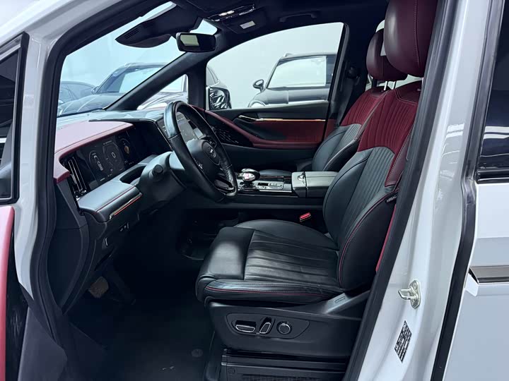 Фото 4 - GAC Trumpchi M8