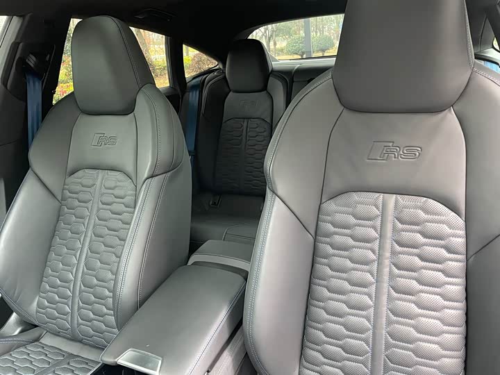 Фото 8 - Audi RS 7