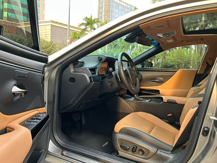 Фото 4 - Lexus ES