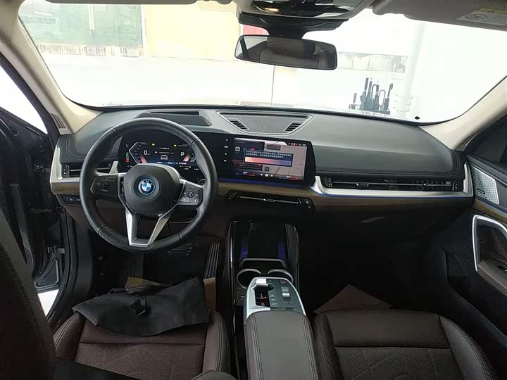 Фото 10 - BMW iX1