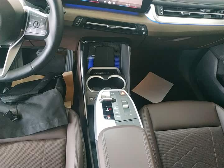 Фото 14 - BMW iX1