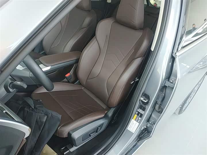 Фото 15 - BMW iX1