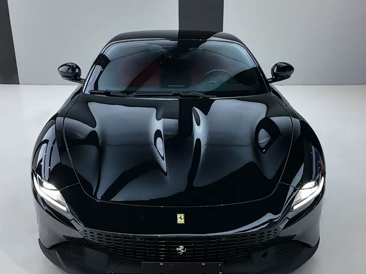 Фото 2 - Ferrari Roma