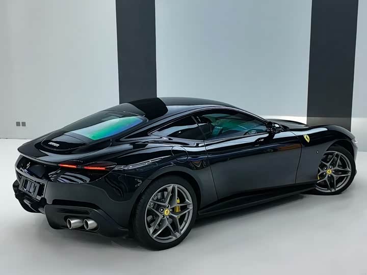 Фото 4 - Ferrari Roma