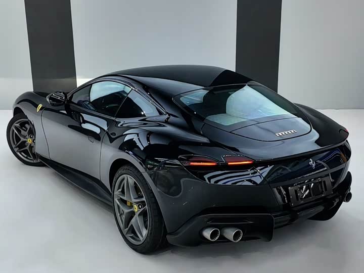 Фото 5 - Ferrari Roma