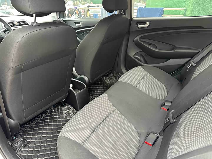 Фото 8 - Hyundai Reina