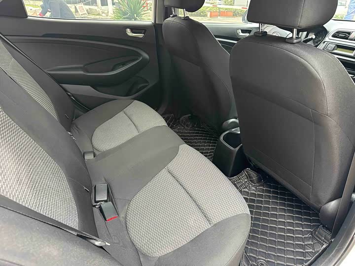 Фото 9 - Hyundai Reina