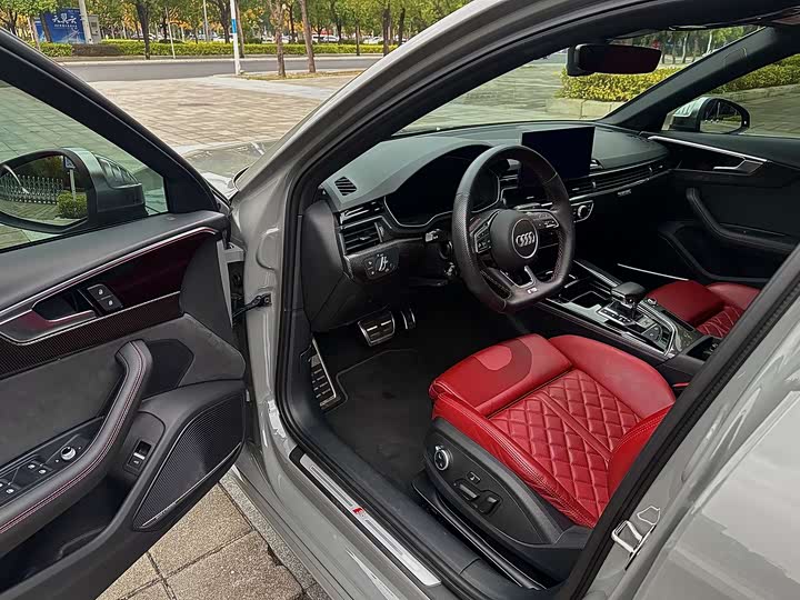 Фото 4 - Audi S4