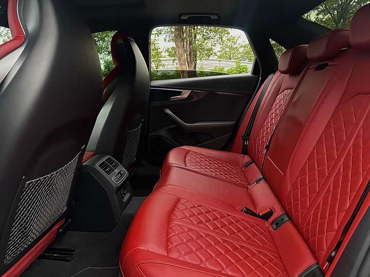 Фото 5 - Audi S4