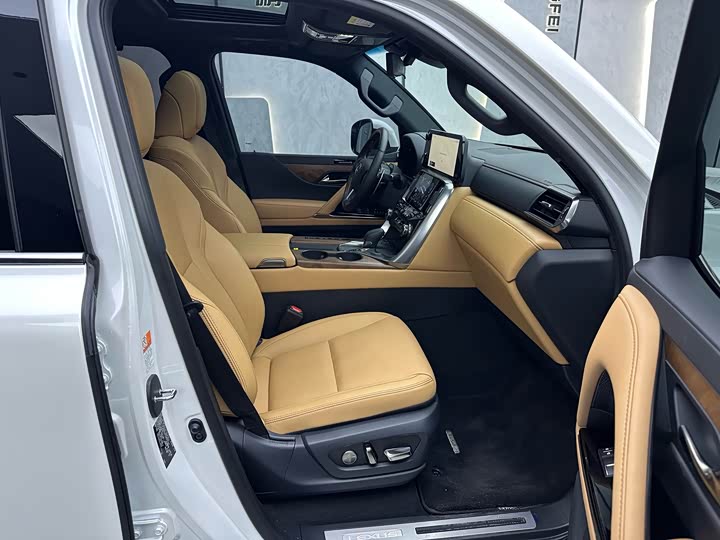 Фото 11 - Lexus LX