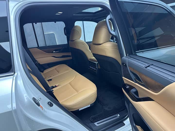 Фото 12 - Lexus LX