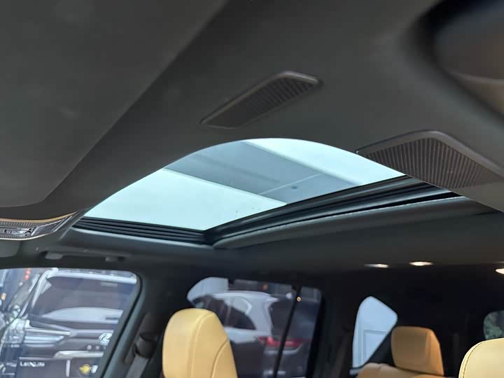 Фото 14 - Lexus LX