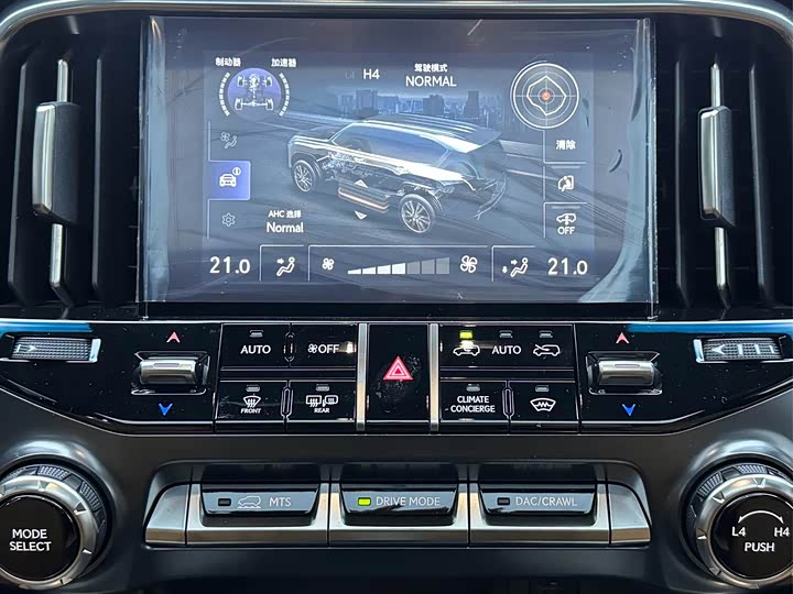 Фото 17 - Lexus LX