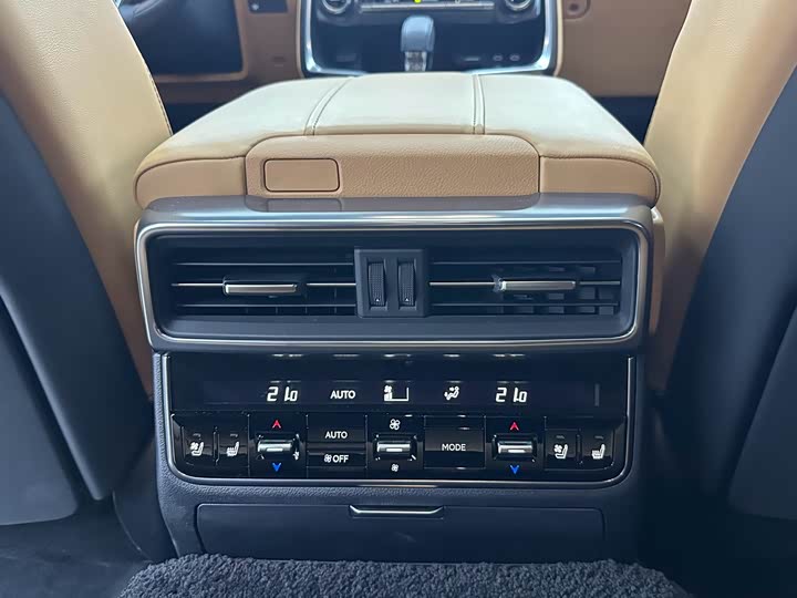 Фото 21 - Lexus LX