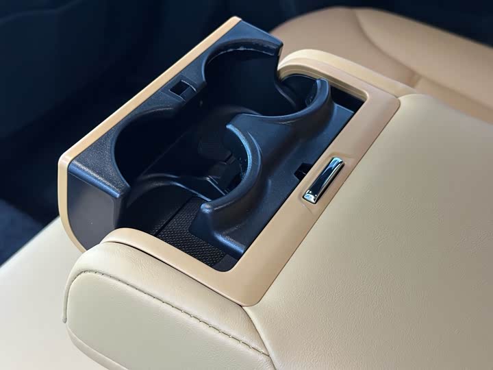 Фото 22 - Lexus LX