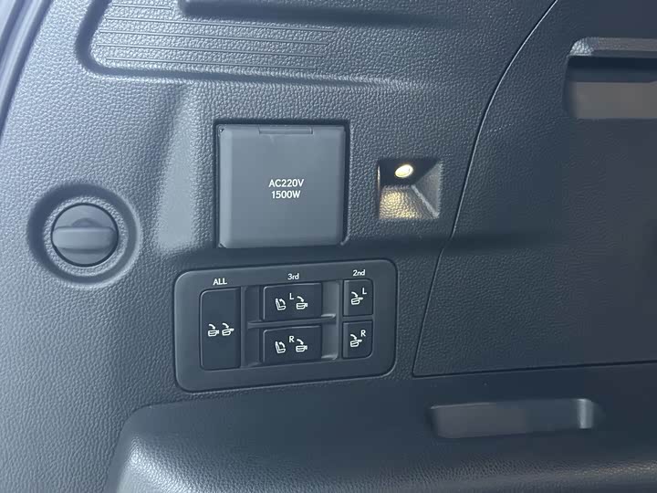 Фото 23 - Lexus LX