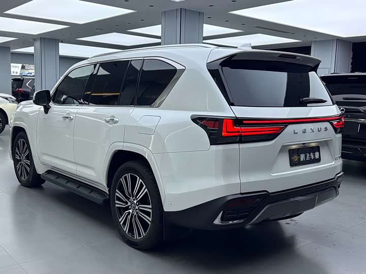 Фото 24 - Lexus LX