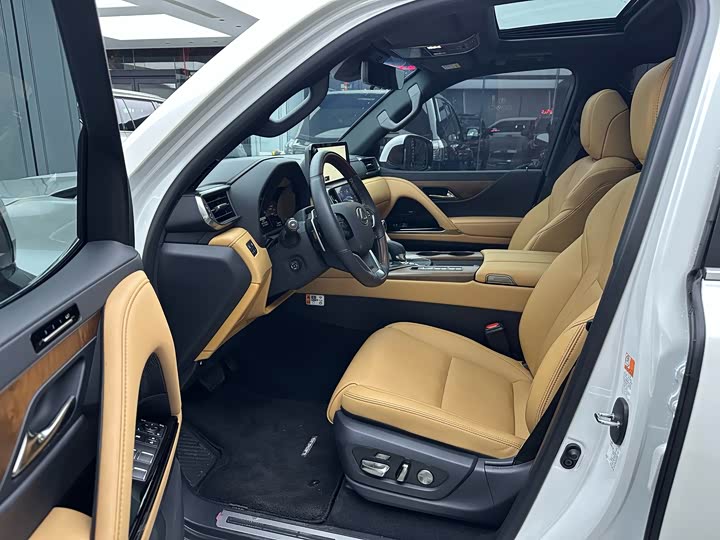 Фото 4 - Lexus LX