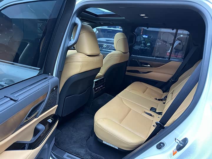 Фото 5 - Lexus LX