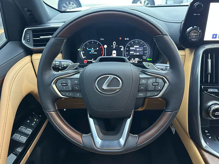Фото 7 - Lexus LX