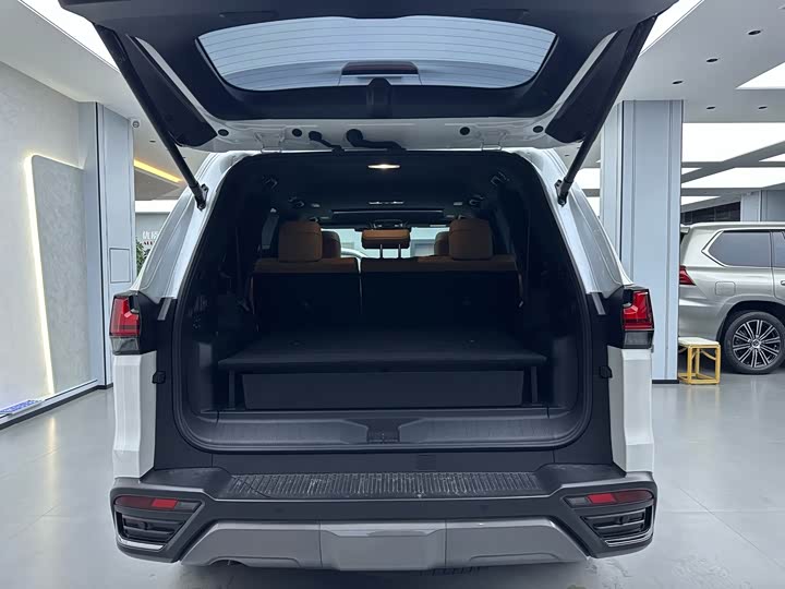 Фото 9 - Lexus LX